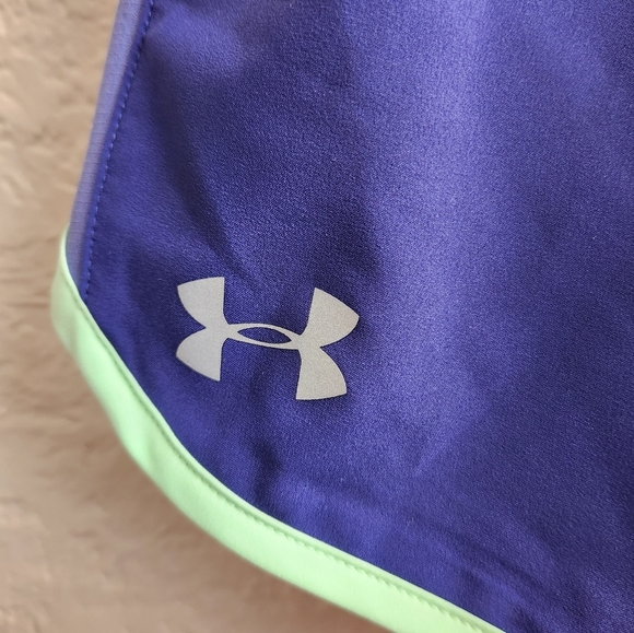 Under Armour- Fitted Shorts - Picture 4 of 8